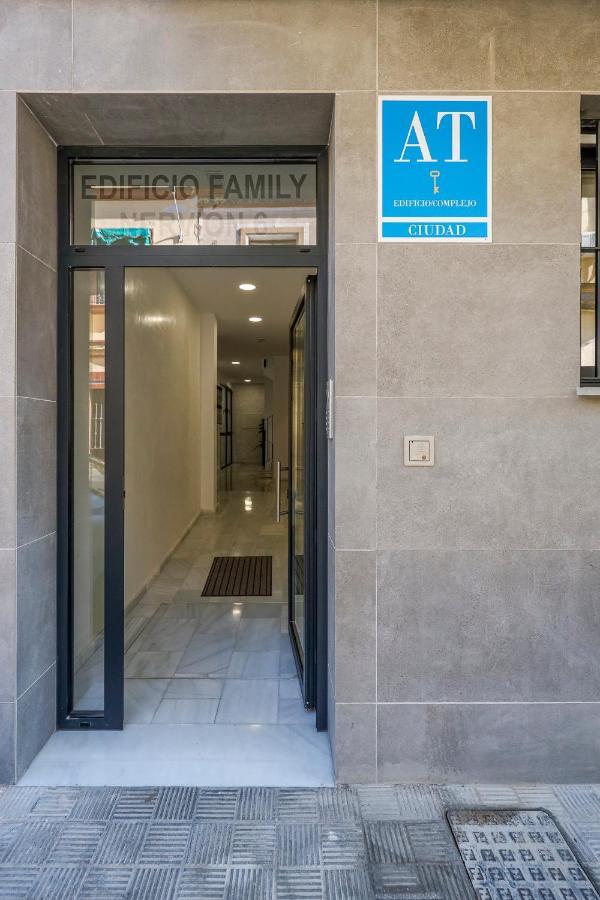Family Suit Principal Encantos De Sevilla Sevilha Exterior foto